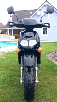 Skůtr aprilia - 3