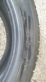 Prodám Zimní Pneu 235 45 R18 goodyear - 3