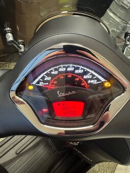 Vespa 300 GTS super - 3