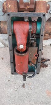 Prodám víko hydrauliky zetor 4011, 4511, 4611 - 3