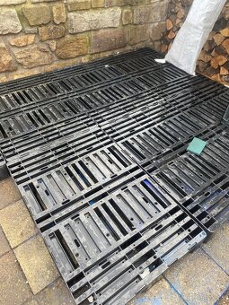 Plastové palety 120x80 - 250kc/ks - 3