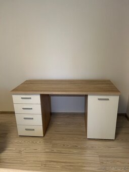 Dřevěný psací stůl - 3