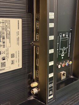 Samsung UE55RU7402 – 55” 4K UHD Smart TV - 3