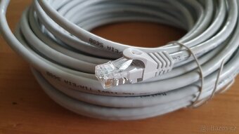 Kvalitní síťový kabel, propojovací, 2× RJ-45 (CAT6) - 3