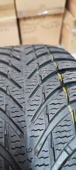 235/55/19 Nokian Snowproof, DOT 4223, vz 7.6mm - 3