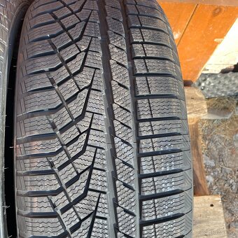 Nove Zimni pneu 215/55 R16  Sailun - 3
