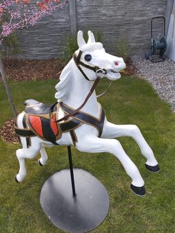 Dřevěný kůň od známého řezbáře Preise - 3