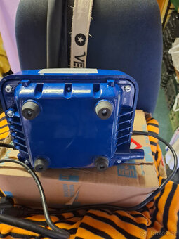 Prodám starší membránové dmychadlo - 3