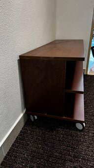 TELEVIZNÍ STOLEK - 3