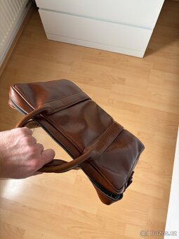 Hnědá kožená brašna na notebook - 3