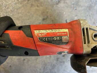 úhlová bruska Milwaukee - 3