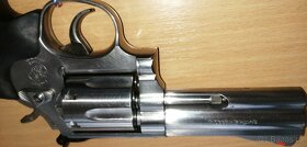 Revolver  zn. Smith&Wesson - 3