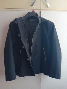Černý kabátek značky Zara Basic se zlatými detaily a kapucí - 3