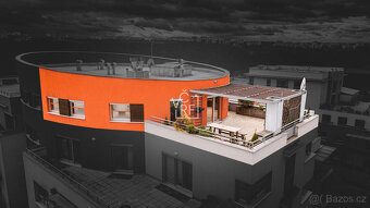 Prostorný střešní byt 3+1 s terasou - 90m2 + 30m2 terasa, Pr - 3