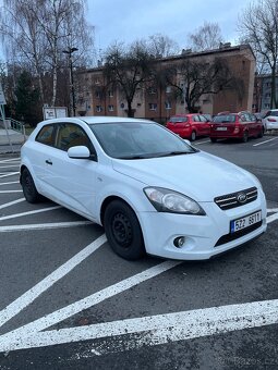 Kia Ceed 1.6 92kW, 2010, pojízdná, na opravu nebo díly - 3
