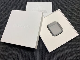 NOVÉ Apple Watch Series 7 45mm Green GPS - 3