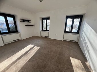 Pronájem bytu 2+1 v rodinném domě - 3