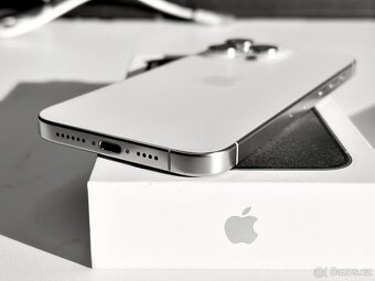 iPhone 15 Pro Max | 256GB, Stříbrný - 3