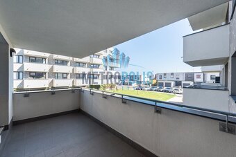 Luxusní byt 4+kk s balkóny, parkovacím stáním a výbornou obč - 3