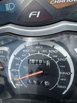 Skútr Honda SH150 včetně kufru a helmy - 3