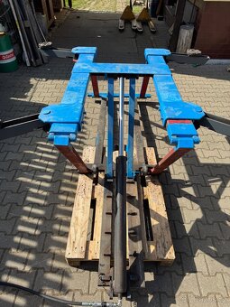 Hydraulický zvedák na auto - 3