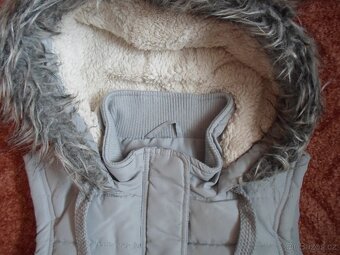 Šedá zateplená vesta vestička s kožíškem - M, L - 3