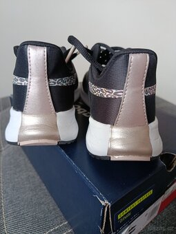 Dámská běžecká obuv značky Reebok 37.5 - 3