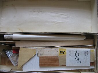 letadlo TRENÉR stavebnice od MODELA - 3