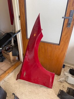 BMW E90 Pravý blatník - 3