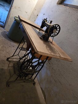 Retro šicí stroj - 3
