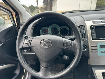 Toyota Corolla Verso 1,8 VVTi, 7 míst, automat, 124500km. - 3