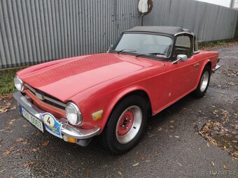 TRIUMPH TR6 1974 - 3