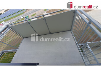 Světlý 2+kk s garáží, 50,8 m2 + 5,2 m2 balkon, 3.patro, OV, - 3
