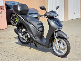 Honda SH 125i, kufr, původ ČR, servisní knížka - 3