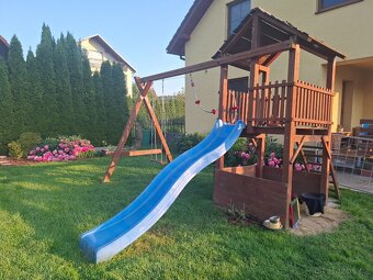 Dětský domek se skluzavkou - 3