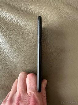 iPhone SE 2020 64Gb černý - 3