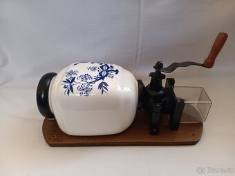 Porcelánový mlýnek na kávu - cibulák - 3