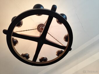 Starožitný dřevěný kruhový lustr - 3