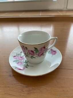 SADA  KRÁSNÝCH 6  NOVÝCH KÁVOVÝCH HRNÍČKÚ S PODŠÁLKY - 3