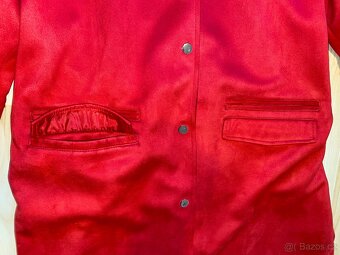 Krásný červený kabátek - 3