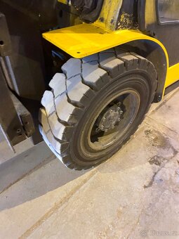 Dieselový VZV zn. CAT DP35A - 3