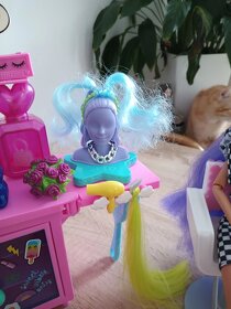 Barbie - kadeřnický/kosmetický stolek (šatník) - 3