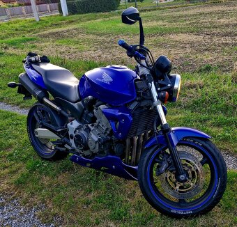 Honda Hornet 900F - 3