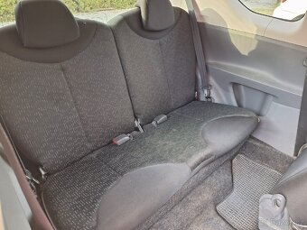 Prodám Peugeot 107,třídveřák,automat,spotťeba kolem 3.5-4.la - 3
