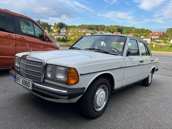Mercedes W123 240D - 3