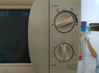 Prodám starou mikrovlnku, plně funkční - 3