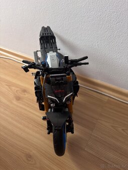 LEGO motorka Yamaha MT10-SP - 3