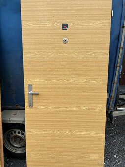 Prodám vchodové protipožární dveře šíře 85 cm - 3