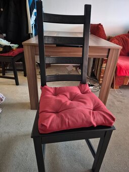 Jídelní stůl + 4 židle s podsedáky - 3