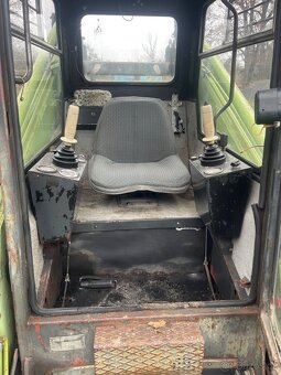 Smykový nakladač Locust 750 - 3